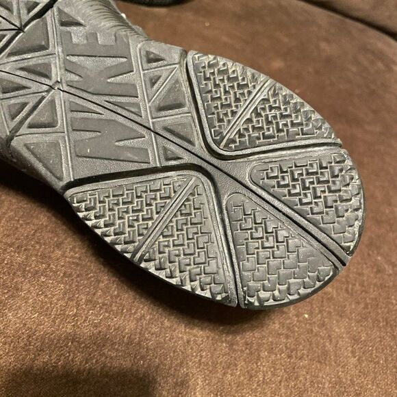 Excellent NIKE Fingertrap Trainer 5.0 Black University Red Men 10.5 US 44.5 EUR - Picture 11 of 11